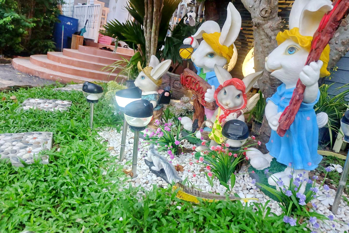 ขายรีสอร์ทหรูสไตล์วินเทจ 2 ไร่ อยู่ใจกลางเมืองสุพรรณ บนถนนทางหลวงหมายเลข 340 บางบัวทอง – สุพรรณบุรี พร้อมดำเนินกิจการต่อได้เลย สวย หรู บรรยากาศดีมาก