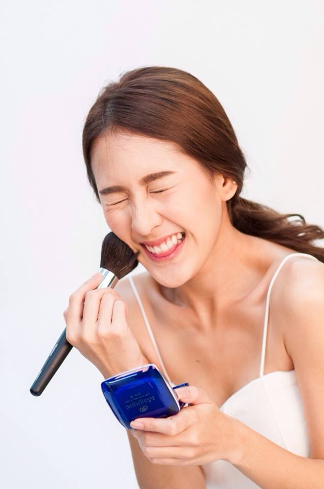 แป้งเมจิกขนาด 13 กรัม ผิวขาวชมพูใส