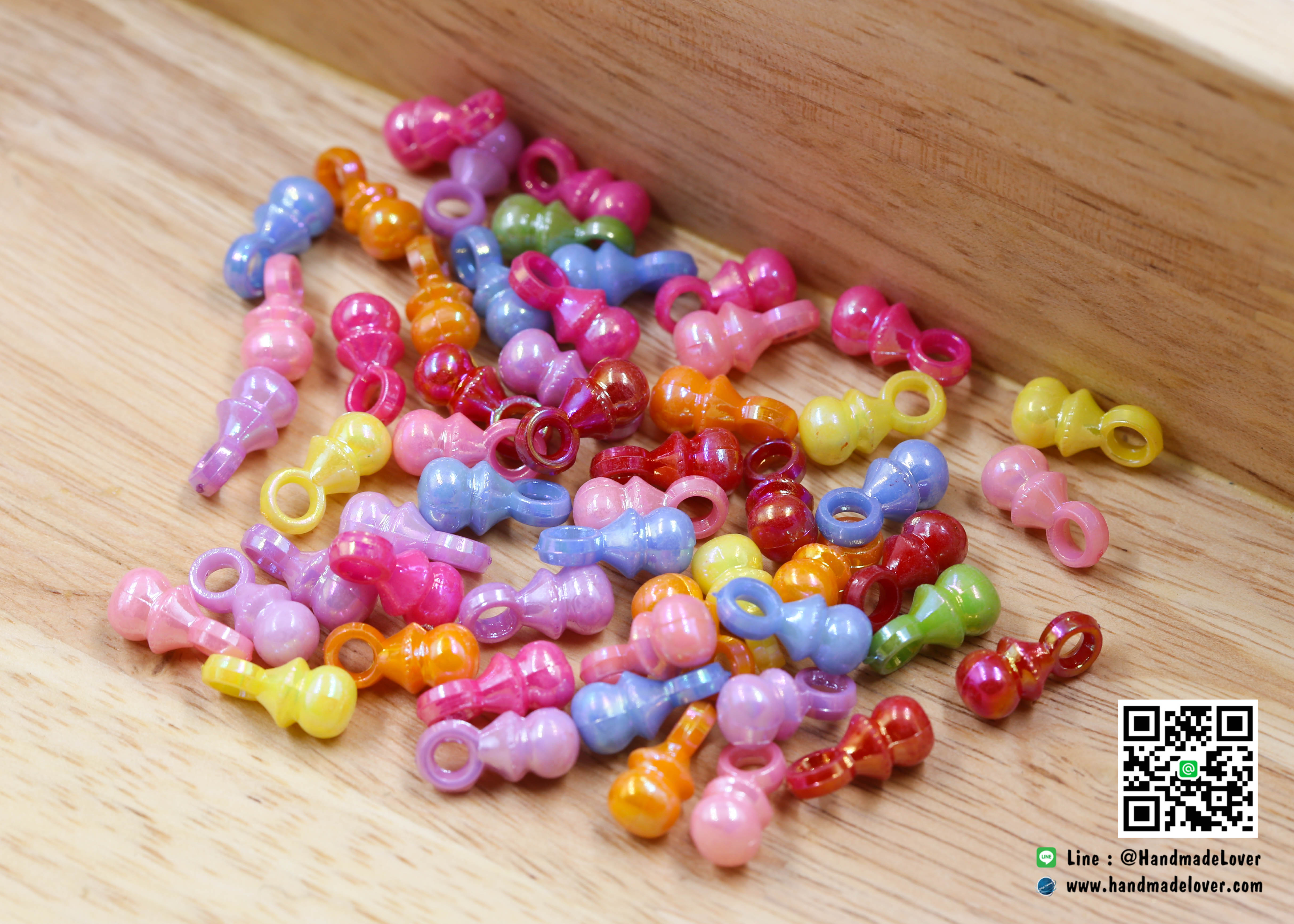 จี้พลาสติก สีเมทัลลิค คละสี (แพ็ค 50 ชิ้น)