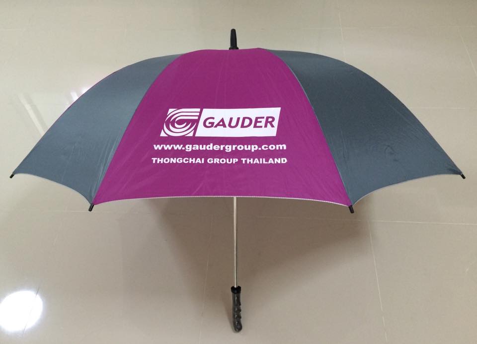 ร่มกอล์ฟ30นิ้ว ผ้าUV สลับสี โครงโลหะ มือเปิด ด้ามจับตรง ปลอกPVC คละสี