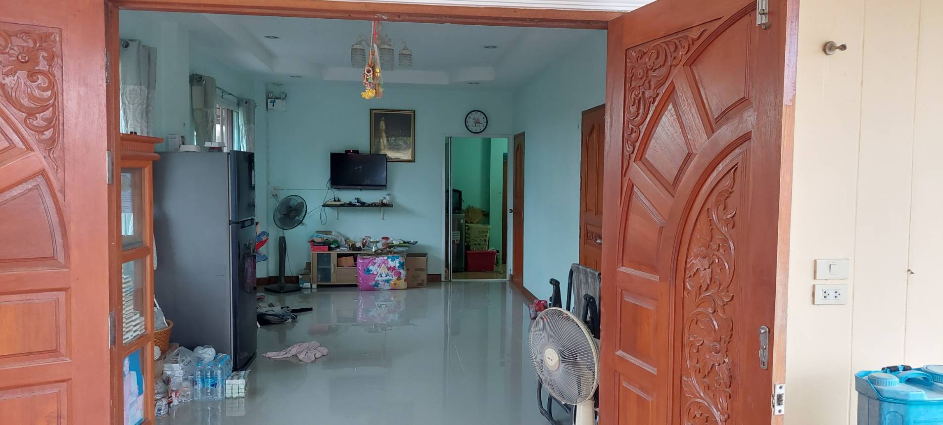 ขายบ้านพร้อมสวนมะม่วง 3 ไร่ ราคา: 3.5 ล้านบาท ติดถนนลาดยาง อ.เมือง จ.สุพรรณบุรี โอกาสทองสำหรับผู้รักบ้านสวน! กำลังมองหาบ้านพร้อมสวนผลไม้ บรรยากาศดี ร่มรื่น สงบ