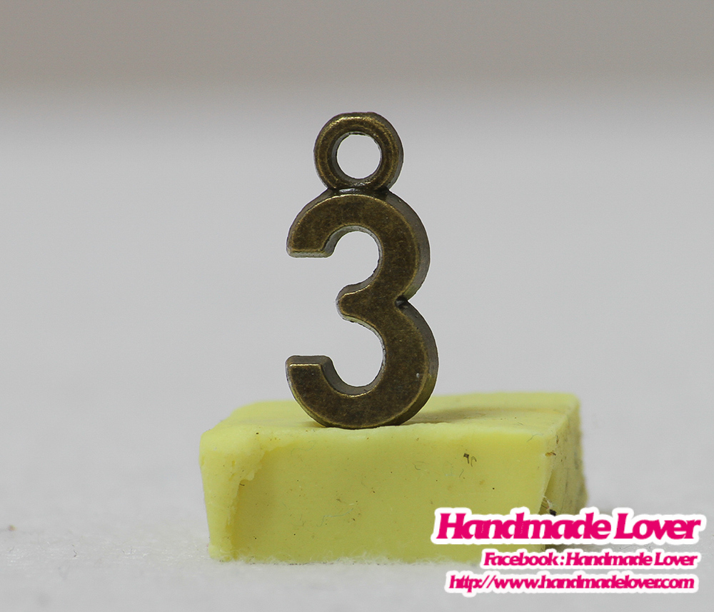 จี้,ตัวห้อยซิปโลหะ รูปเลข "3" สีทองรมดำ