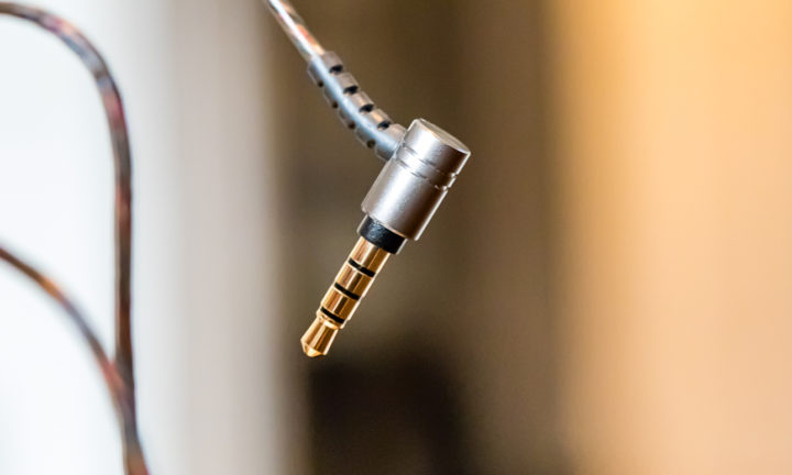 ขาย 1MORE Quad Driver สุดยอดหูฟัง Hybrid 4 ไดรเวอร์ 3BA + 1Carbon Dynamic ตัว Top ระดับ HiFi