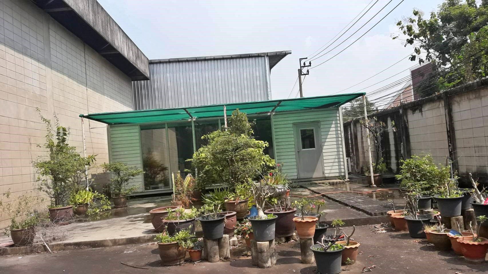 🧧ติดทรัพย์🧧ขายที่ดินพร้อมโกดัง พระราม 2 บางขุนเทียน เนื้อที่ 1 ไร่ 3 งาน 3 ตารางวา ขายยกแปลงพร้อมสิ่งปลูกสร้าง 37,500,000 บ. (พื้นที่สีส้ม) รวมพื้นที่ใข้สอย ทั้ง 2 โกดัง 1,140 ตรม หน้ากว้างติดถนนในซอย 50 เมตร ถนนซอยกว้าง เทพื้นค