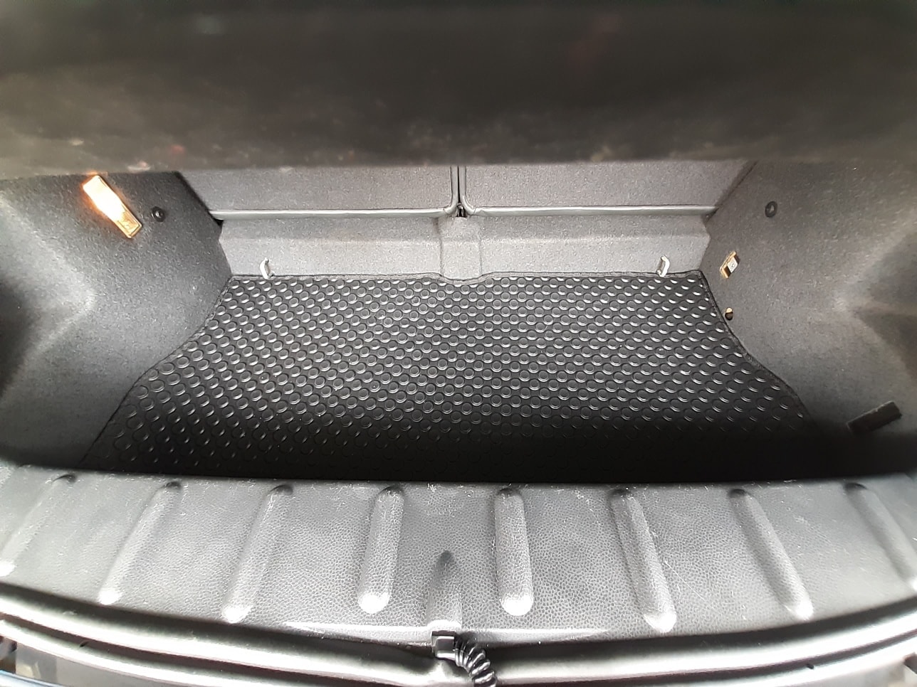 พรมท้ายฝากระโปรงรถ MINI COOPER GEN1 รหัส R50 R52 R53 พรมกระดุมแผ่นท้ายสัมภาระ จำนวน 1 ชิ้น