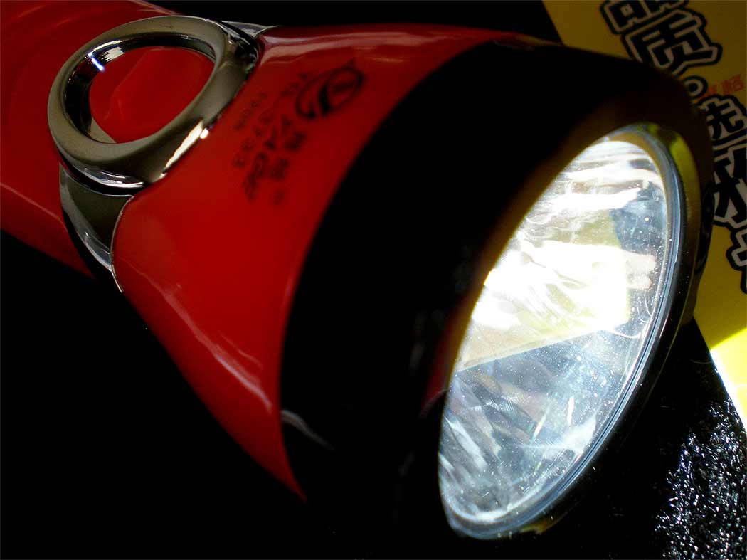 ไฟฉายของชำร่วยใช้หลอด LED 1 ดวง ชาร์จไฟบ้าน YG3733