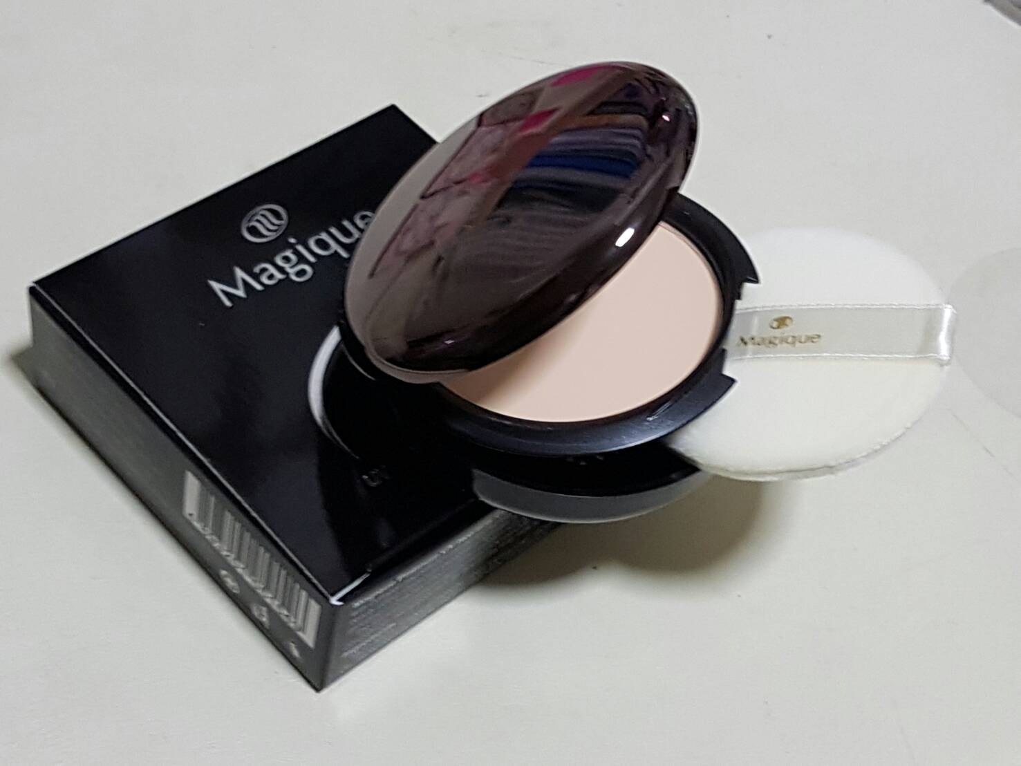 แป้งเมจิกแพลตตินัมผสมคอลลเจนและวิตามินบำรุงผิว ตลับรีฟิลขนาด 14 กรัม ไม่มีกระจก