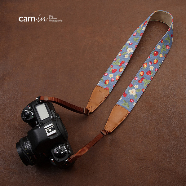 สายคล้องกล้องแนววินเทจ รุ่น cam-in Vintage Light Blue Berry
