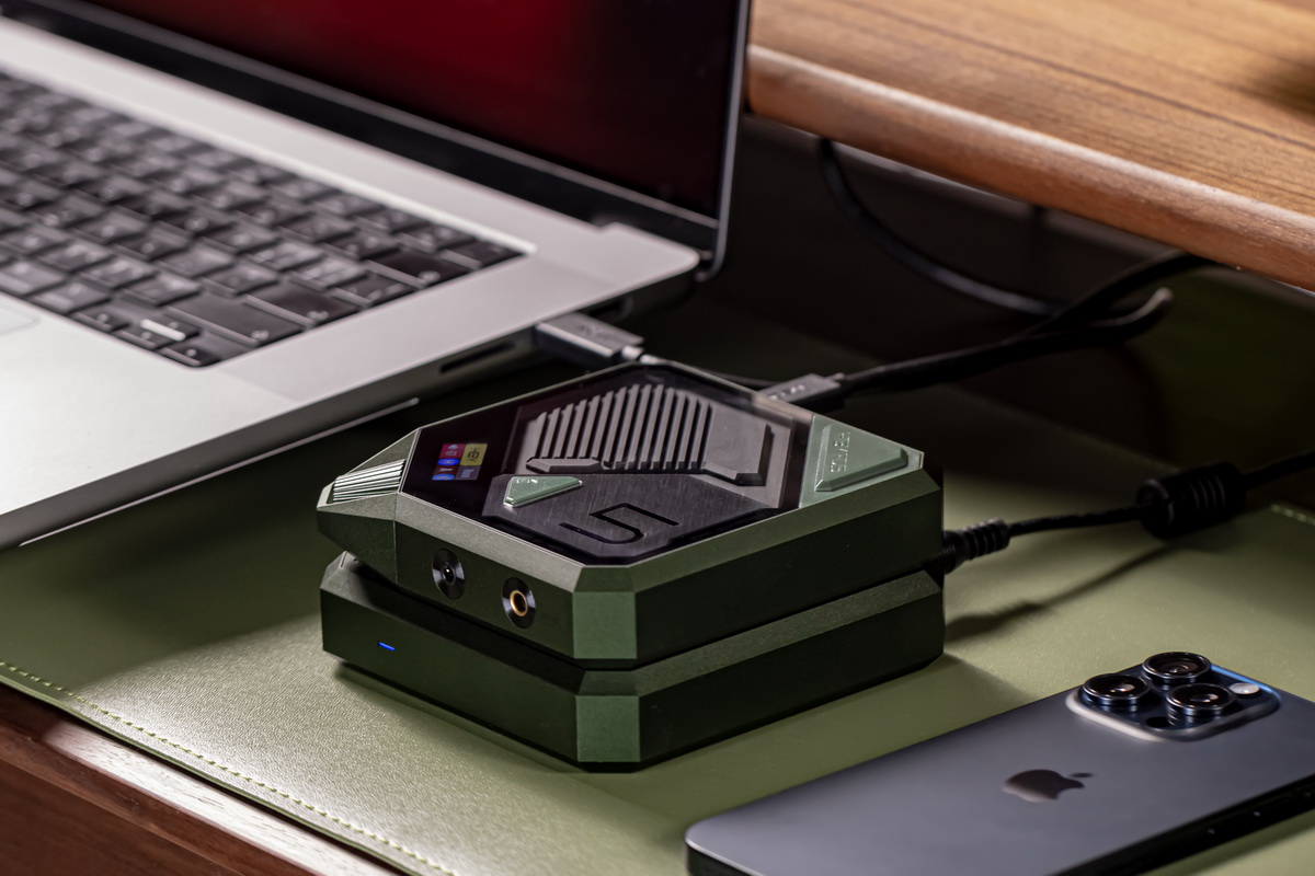 Hiby FD5 DAC/AMP ตั้งโต๊ะ Class A/AB ชิป AKM4493 x4 ในธีมไซเบอร์พังค์ รองรับ MQA ประกันศูนย์ไทย