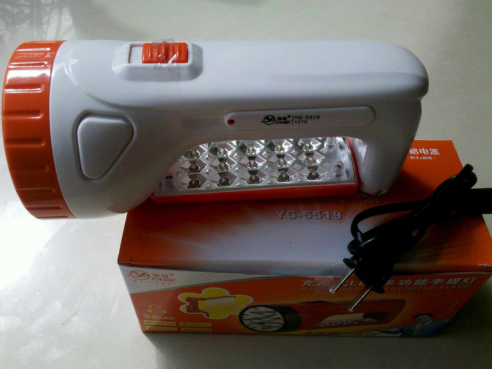 ไฟฉายอเนกประสงค์ด้ามมีไฟ LED 17+12 LED ชาร์จไฟบ้านได้ YG5519