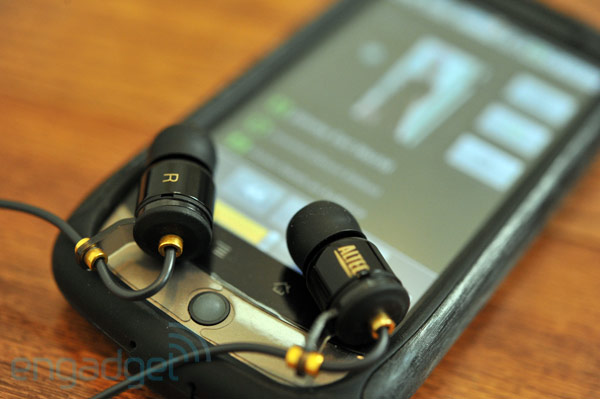 ขายหูฟัง Altec Lansing MUZX Ultra รุ่นพี่ใหญ่ หูฟังพร้อมไมค์และรีโมท รับสาย เปลี่ยนเพลงได้ คุณภาพเสียงระดับHD