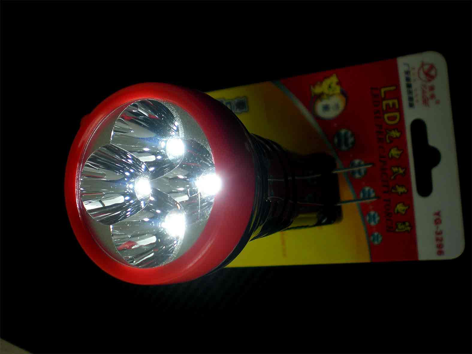 ไฟฉาย YG-3296 LED4 ดวง ปรับความสว่างได้ ไฟแรง