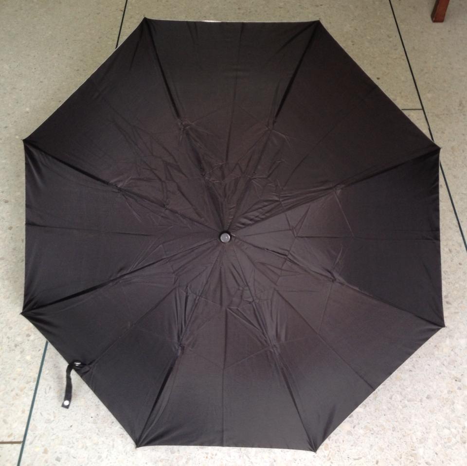 ร่มดำพับ 2 ตอน มือเปิด ผ้าร่มเคลือบยูวีสีดำ โครงโลหะมือเปิด ปลอกผ้าสีดำ