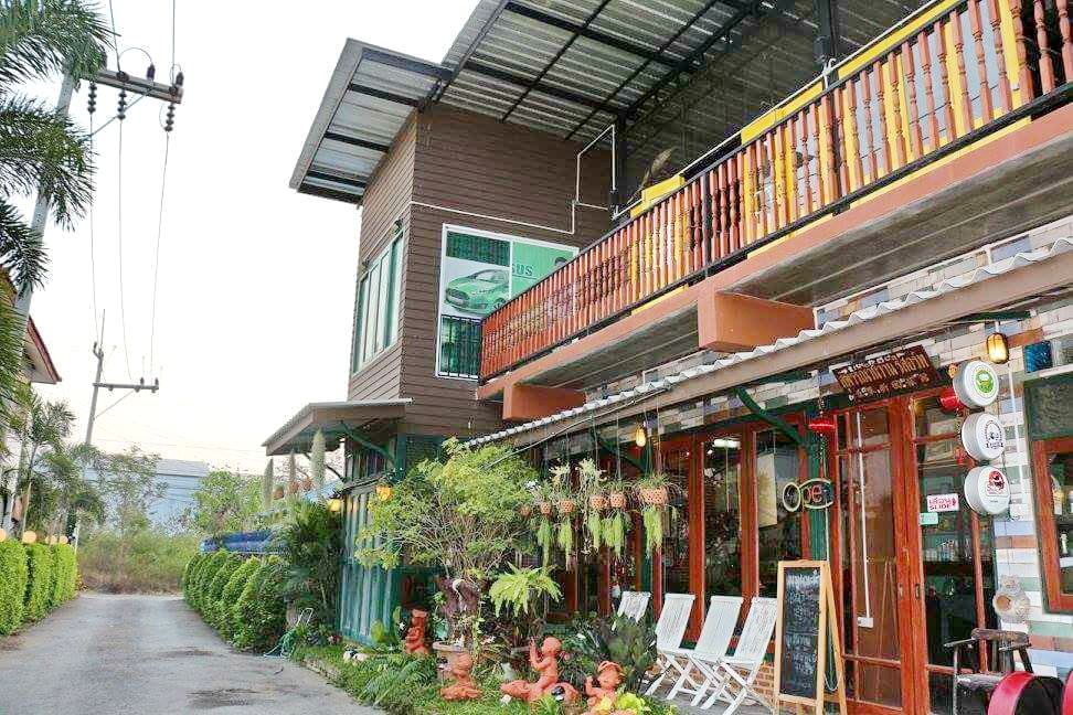 ขายรีสอร์ทหรูสไตล์วินเทจ 2 ไร่ อยู่ใจกลางเมืองสุพรรณ บนถนนทางหลวงหมายเลข 340 บางบัวทอง – สุพรรณบุรี พร้อมดำเนินกิจการต่อได้เลย สวย หรู บรรยากาศดีมาก