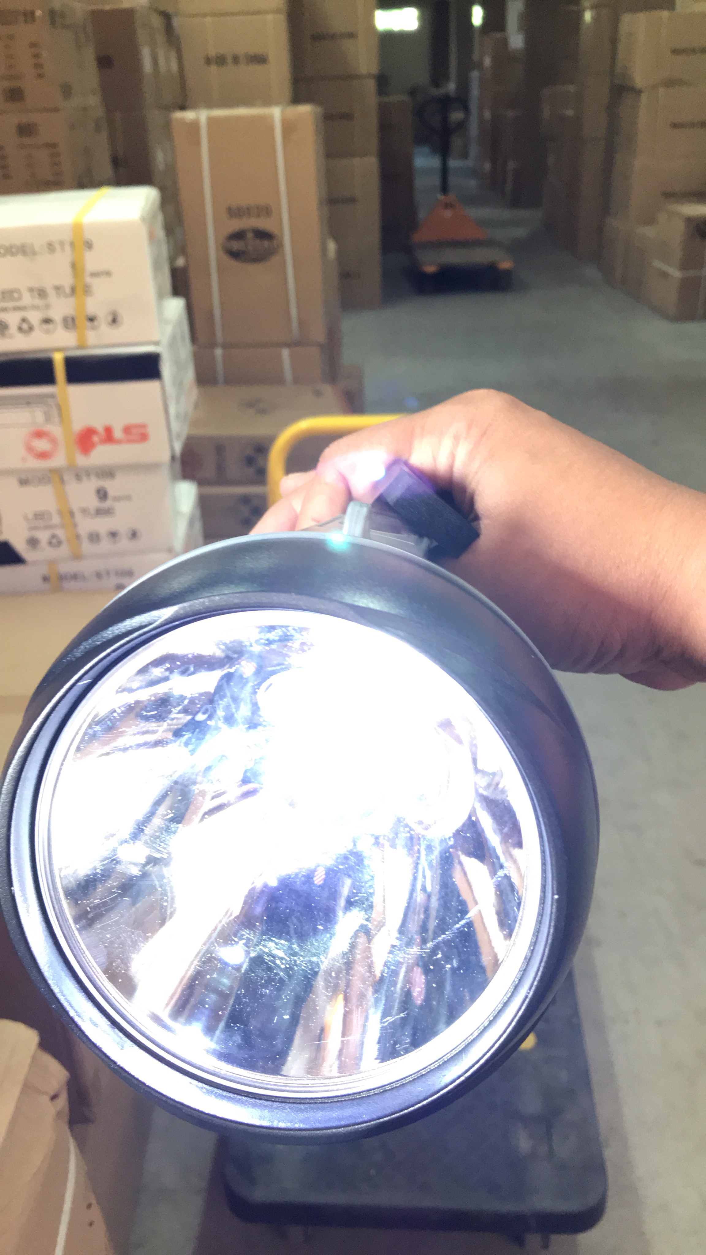 ไฟฉาย LED 1 ดวง 5.0W YG-5710 New ไฟฉายส่องไกล YAGE ไฟฉายแรงสูง สปอตไลท์ พร้อมไฟฉุกเฉิน หลอดไฟรุ่นใหม่