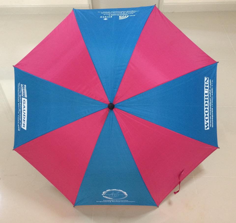 ร่มกอล์ฟ30นิ้ว ผ้าUV สลับสี โครงโลหะ มือเปิด ด้ามจับตรง ปลอกPVC คละสี