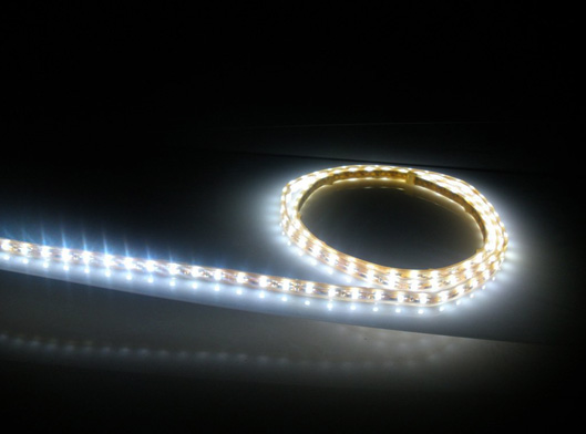ไฟริบบิ้นสีขาว LED 60 ดวง 5M 12V