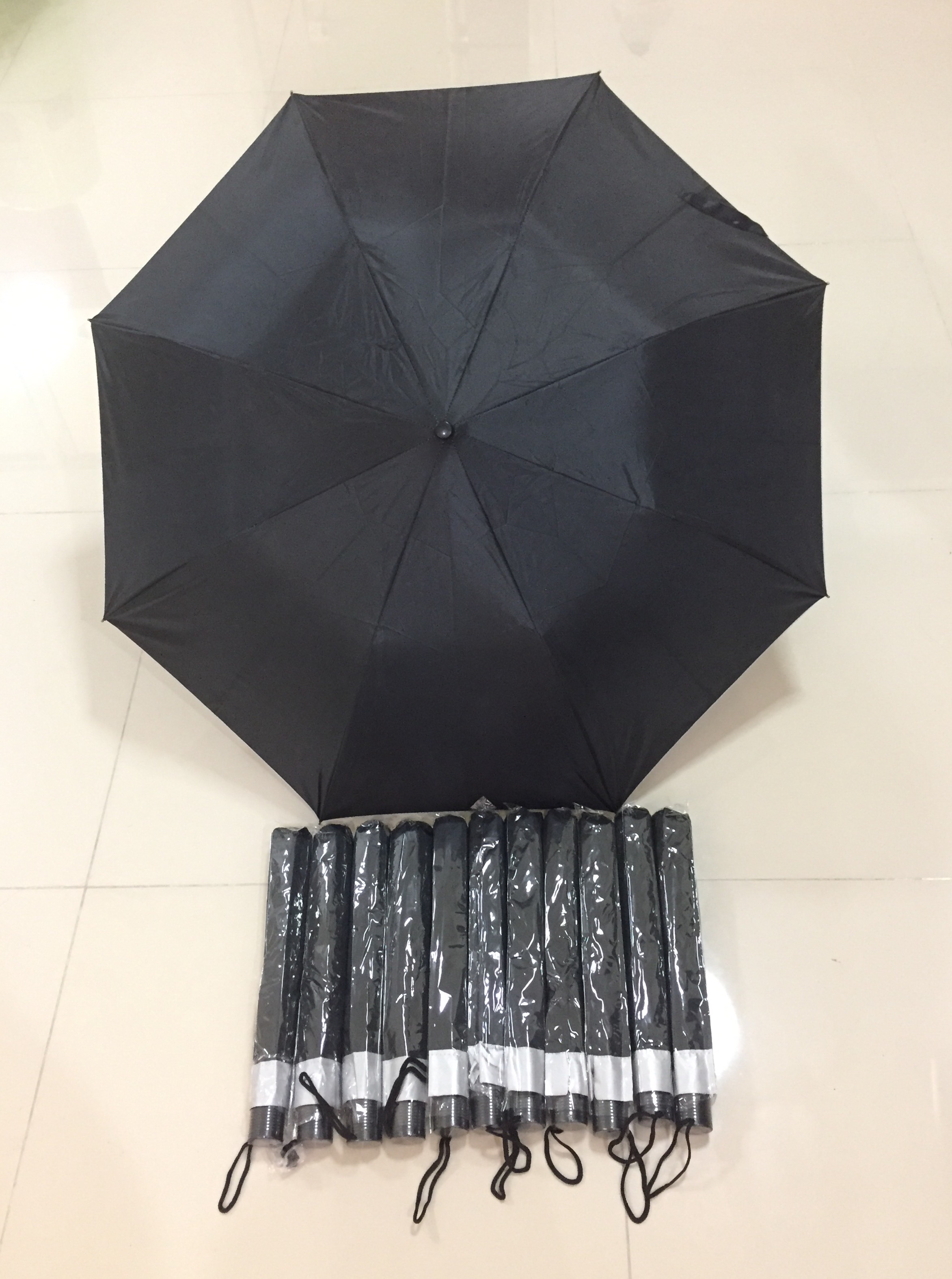 ร่มดำพับ 2 ตอน มือเปิด ผ้าร่มเคลือบยูวีสีดำ โครงโลหะมือเปิด ปลอกผ้าสีดำ
