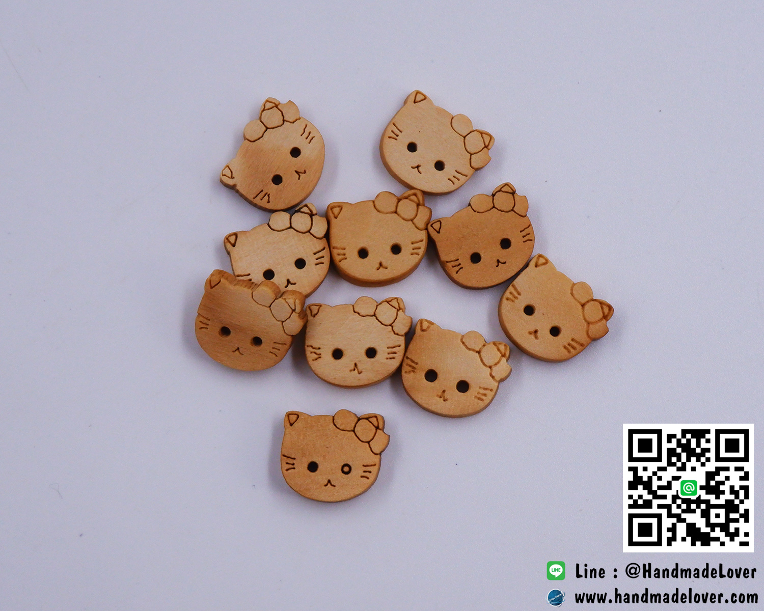 กระดุมไม้ รูปคิตตี้ (Kitty) ขนาด 10*12 มม. (แพ็ค 10 ชิ้น)
