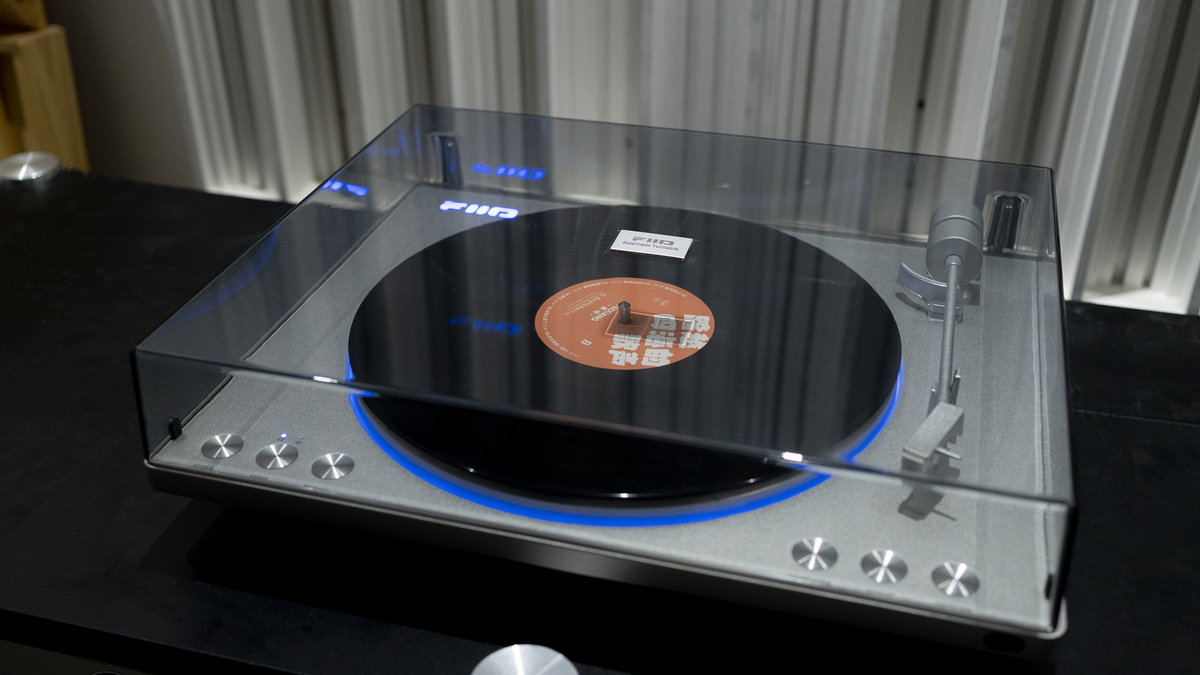 FiiO TT13 เครื่องเล่นแผ่นเสียงไวนิล ทำงานอัตโนมัติเต็มรูปแบบ กำลังขับสูง ประกันศูนย์ไทย