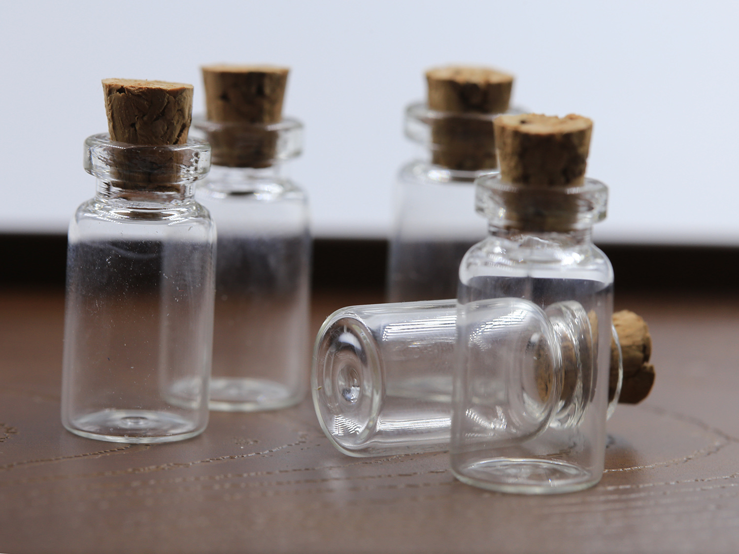 ขวดแก้วจิ๋ว (ฝาจุกไม้ก๊อก) ขนาด 13x28 มม ปากขวด 7 มม