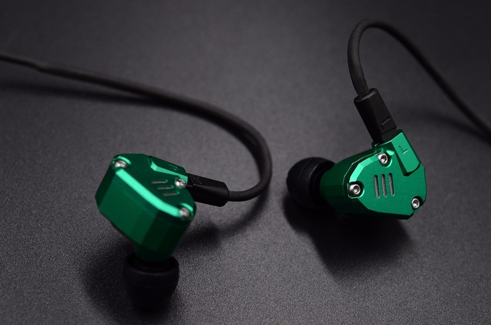 ขาย KZ ZS6 หูฟัง Hybrid 4 ไดร์เวอร์ (2DD 2BA) บอดี้อลูมีเนียม ถอดสายได้
