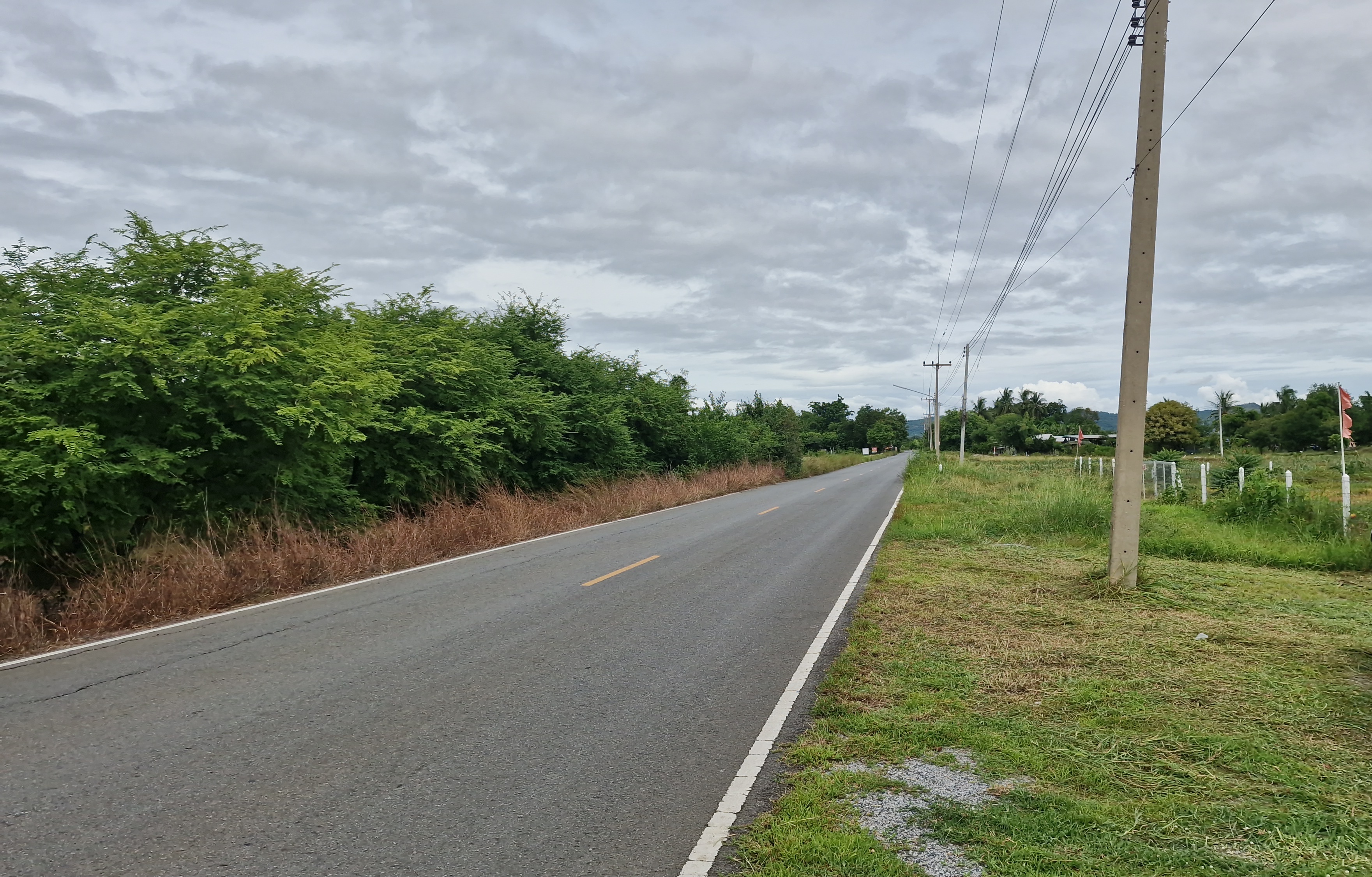 ขายถูก! ที่ดิน 1 ไร่ 2 งาน อ.อู่ทอง สุพรรณบุรี ถมแล้วพร้อมรั้ว ติดถนนลาดยาง ใกล้โรงเรียน วัด โรงพยาบาล ตลาดสด หน้ากว้าง 32 ม. ลึก 82 ม. ถมแล้ว มีรั้ว 💰 ราคาเพียง 629,000 บาท
