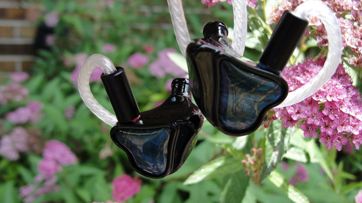 ขาย Geek WOLD GK10 หูฟัง 5 ไดรเวอร์ 2 Piezoelectric+1BA+2DD ประกันศูนย์ไทย