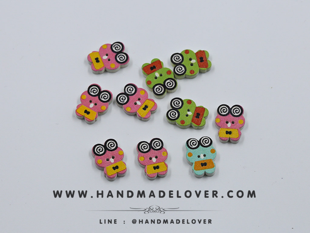 กระดุมไม้ กบเคโระ คละสี ขนาด 21*17 mm [แพ็ค 10 เม็ด]