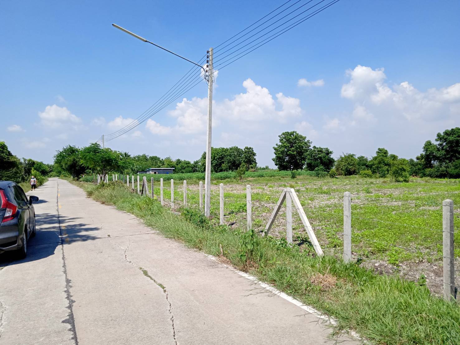 ขายด่วน! ที่ดินทำเลทอง วิวสวย ใกล้ชิดธรรมชาติ ที่ดิน 2 ไร่ บรรยากาศสุดฟิน วิวภูเขาเตะตา ไร่ละ 499,990 บาท (รวมค่าโอนและภาษีทั้งหมด) ต.พลับพลาชัย อ.อู่ทอง จ.สุพรรณบุรี ทำเลดีเยี่ยม: ติดถนนคอนกรีตขนาดกว้าง รถสวนกันได้สะดวก