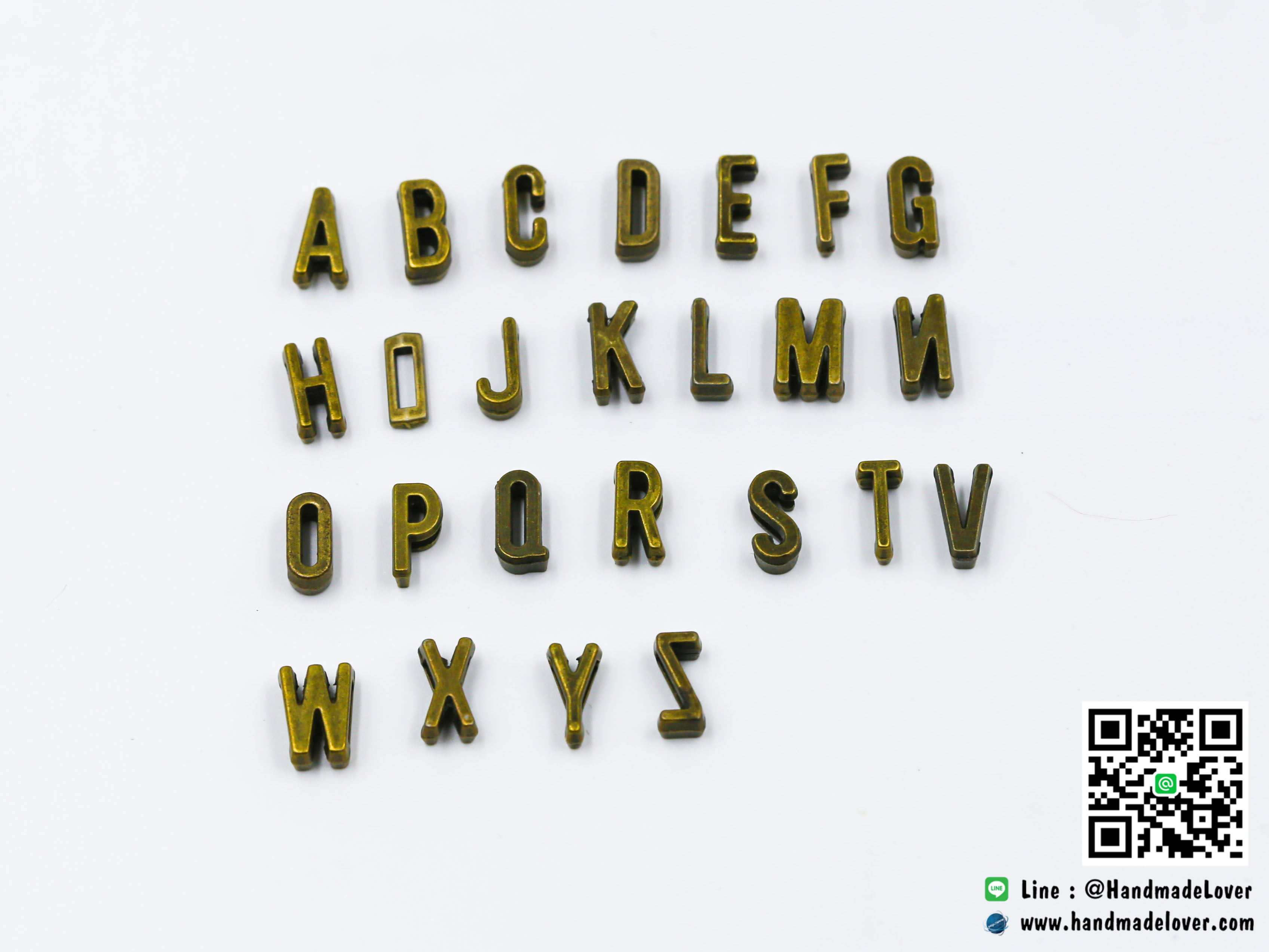 จี้ตัวอักษร สีทองรมดำ แบบสอด A-Z