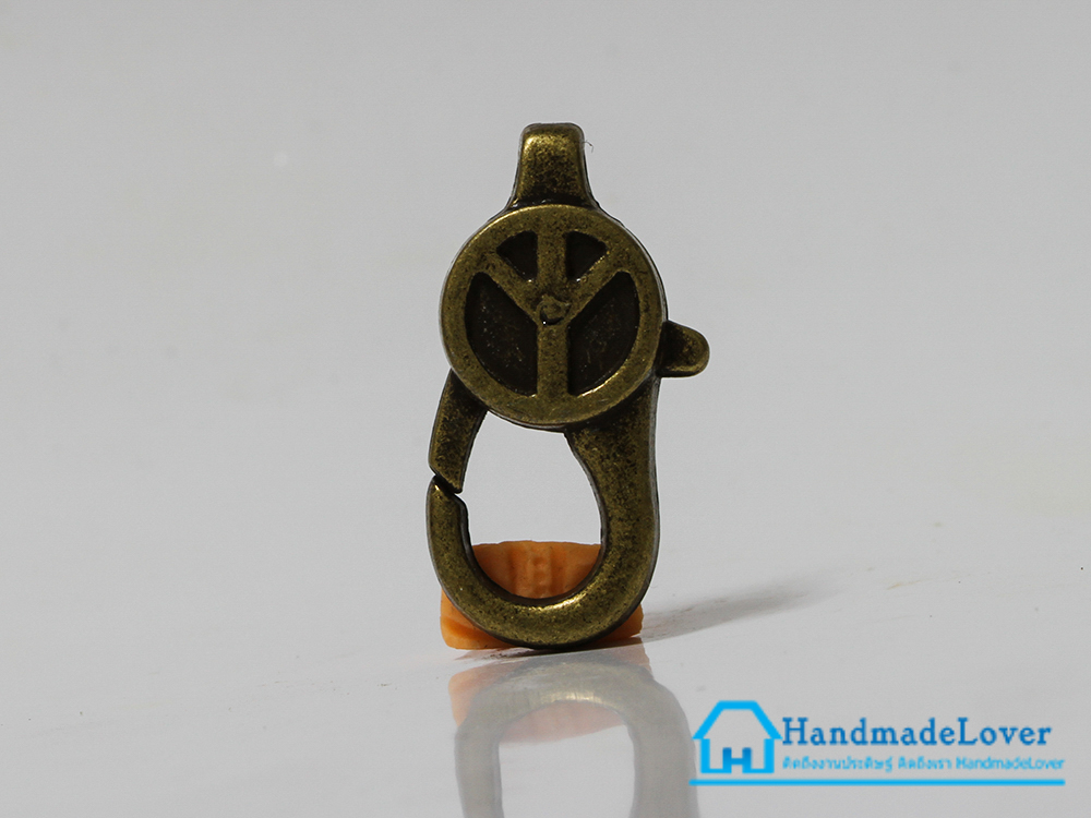 ตะขอก้ามปู สีทองรมดำ รูปพีช ขนาด 14 * 28 MM.