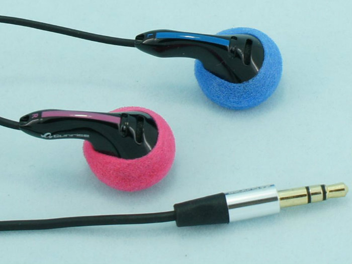 ขายหูฟัง Sunrise As-Feeling2 ใส่สบาย เด่นย่านเสียงกลาง และเสียงสูง เบสมากระชับเก็บตัวได้ไว ใช้ไดอะเฟรมแบบ Titanium ในราคาเบาๆ