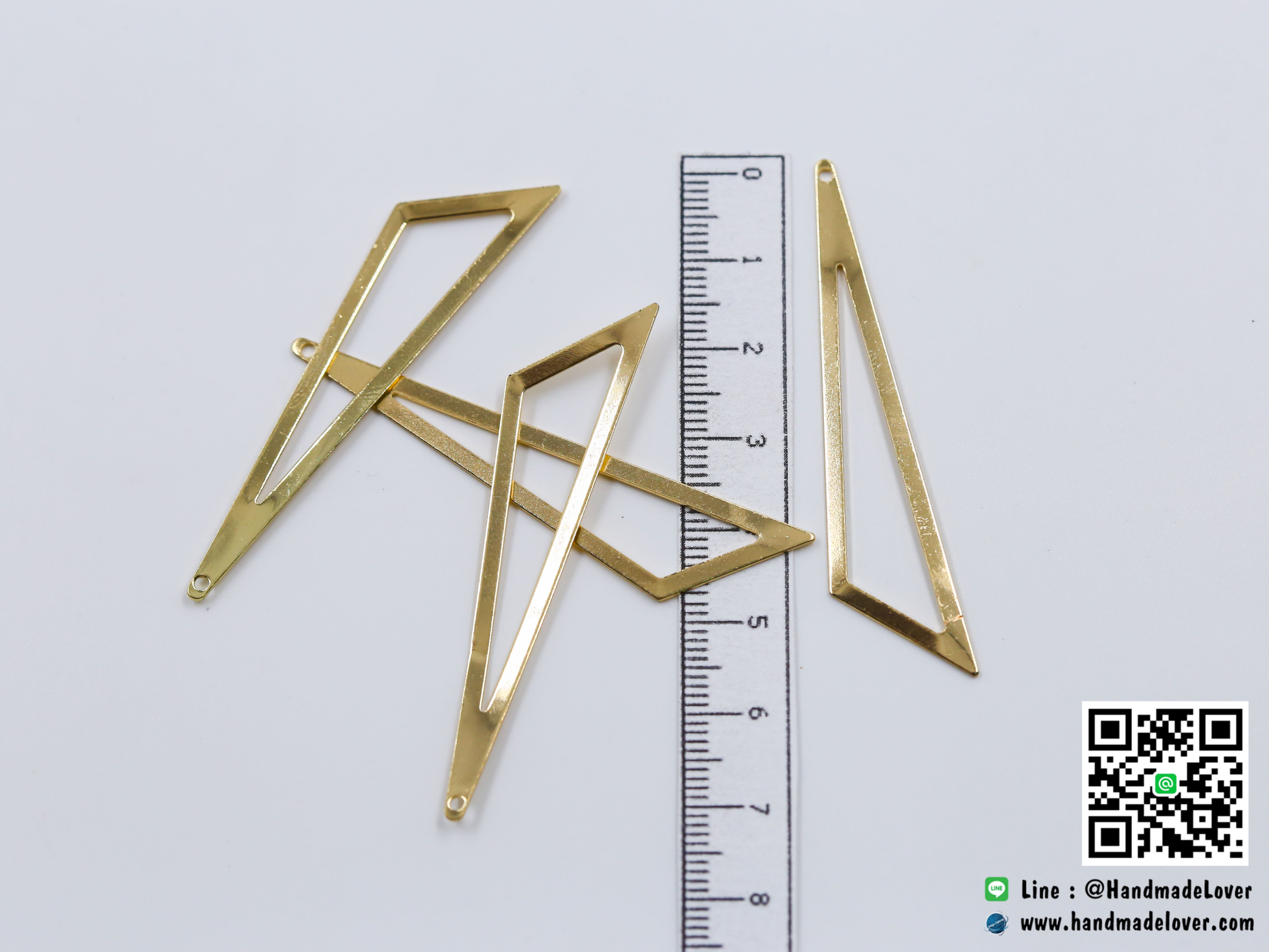 จี้โลหะ สไตล์มินิมอล ( minimal style ) รูปสามเหลี่ยม สีทอง