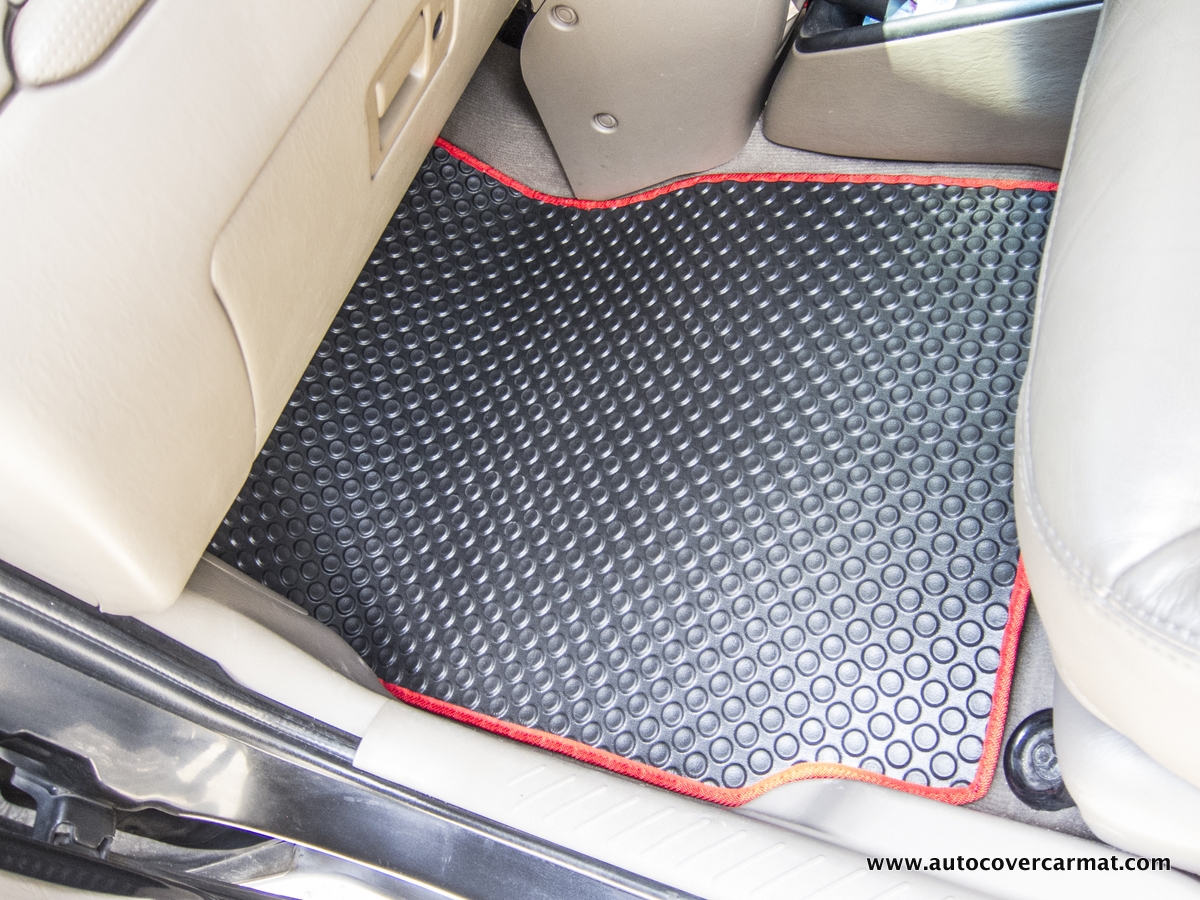 พรมปูพื้นรถยนต์ พรมกระดุม รถ FORD ESCAPE ปี 2003-2007 ชุดภายในห้องโดยสาร จำนวน 8 ชิ้น
