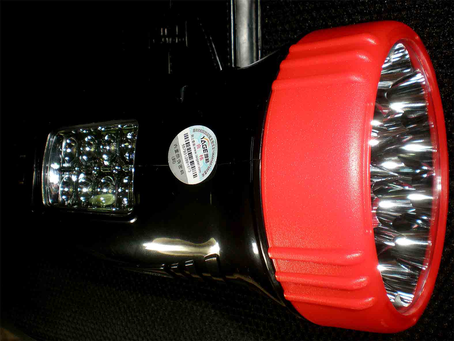ไฟฉาย LED 15+8 ดวง YG5500
