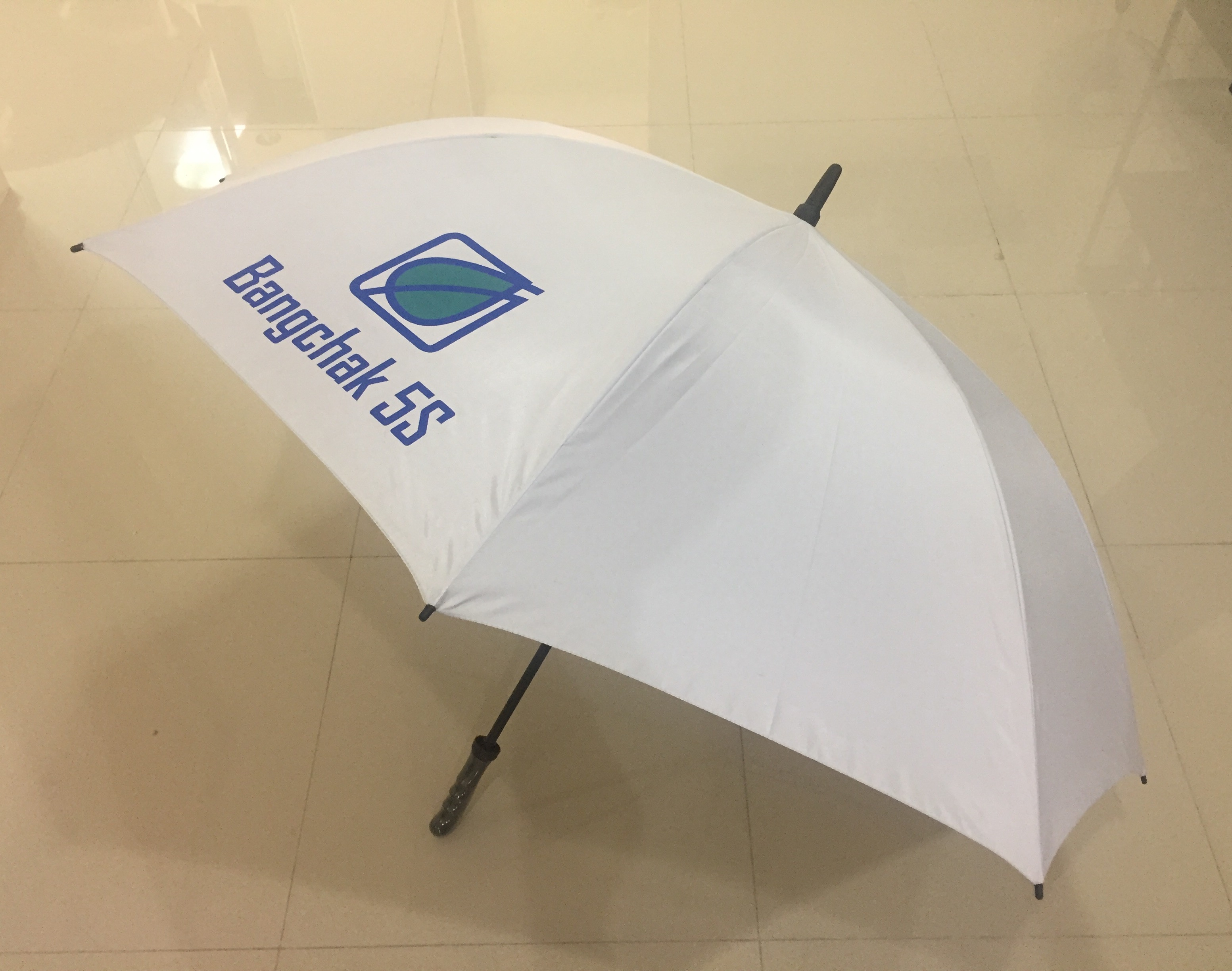 ร่มกอล์ฟ30นิ้ว ชั้นเดียว ผ้าร่มเคลือบยูวี โครงไฟเบอร์ มือเปิด ด้ามสปอร์ต ปลอกผ้า สกรีนโลโก้