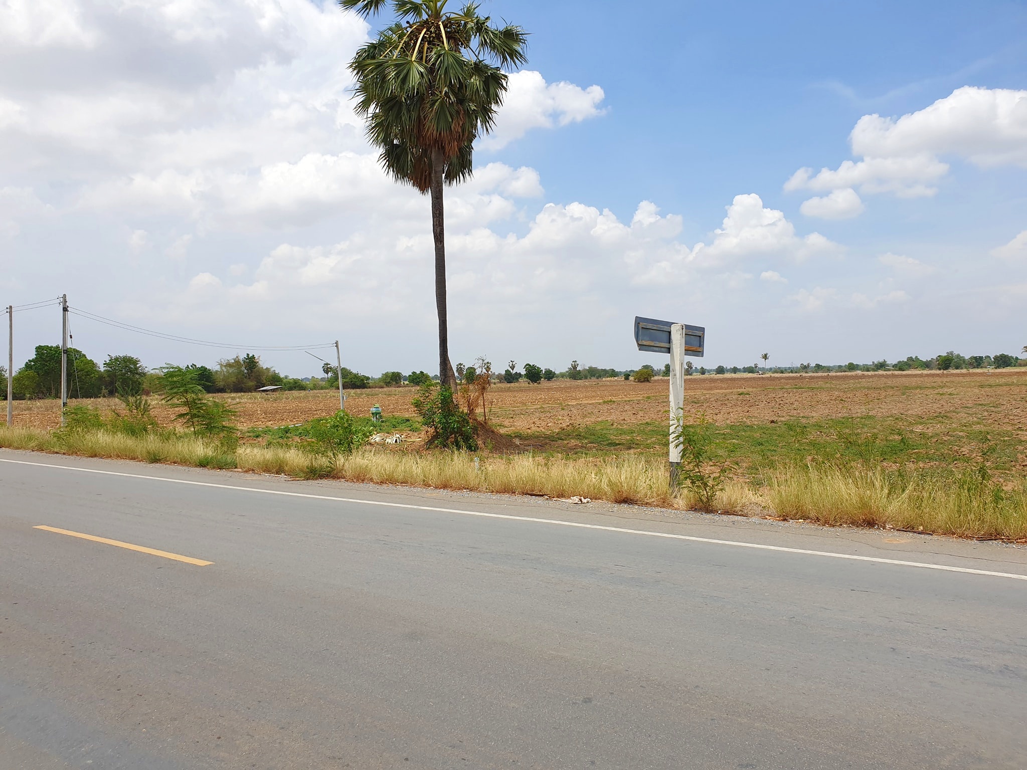 💰ขายแล้ว💰ขายที่ดินราคาถูก สุพรรณบุรี อ.อู่ทอง ดินดี ที่สวย เนื้อที่ 13 ไร่ ไร่ละ 290,000 บาท แบ่งขาย 6 ไร่ ที่ดินติดถนนทางหลวงชนบท 3019 บรรยากาศดี วิวสวย วิวภูเขา