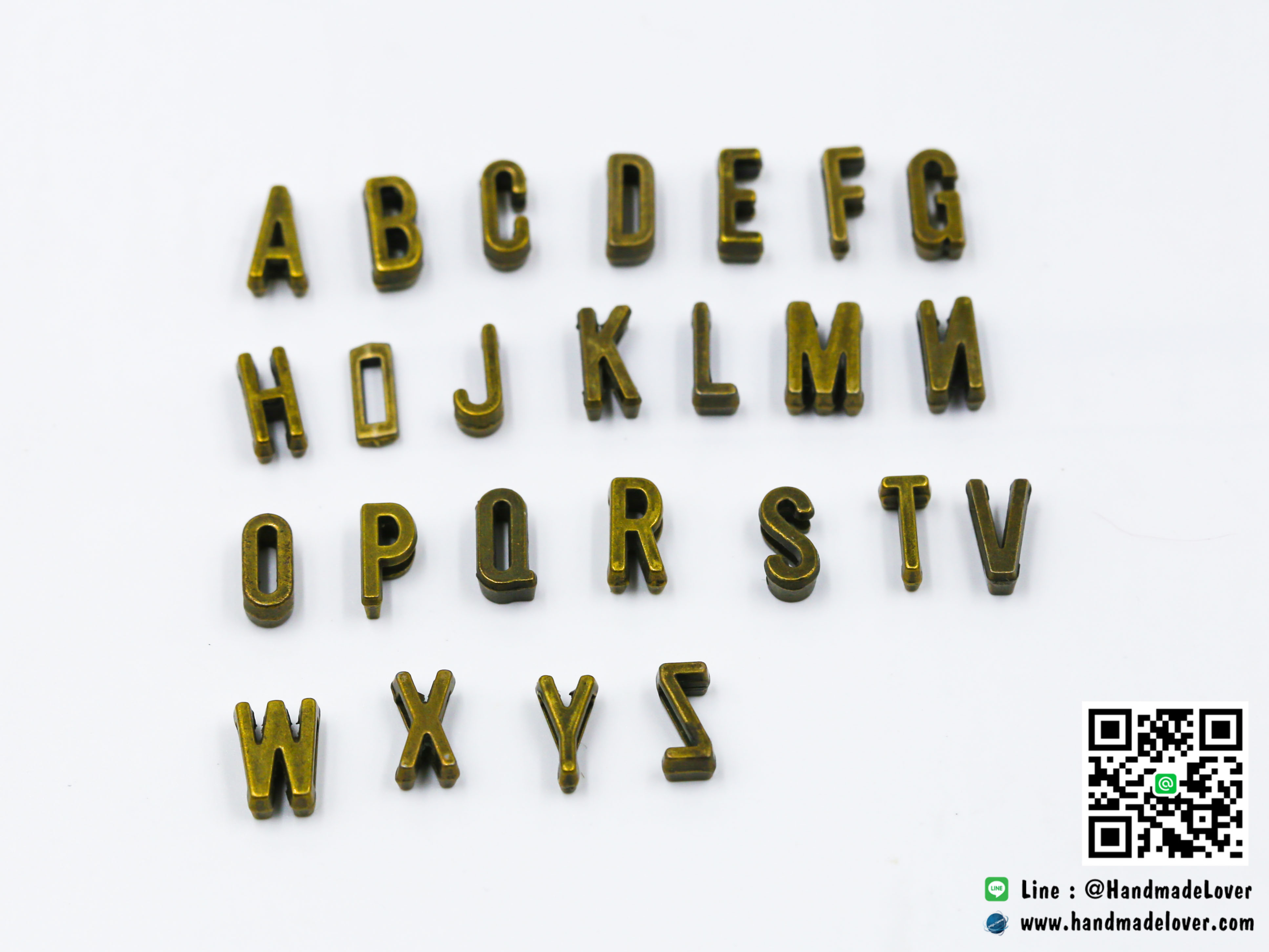 จี้ตัวอักษร สีทองรมดำ แบบสอด A-Z