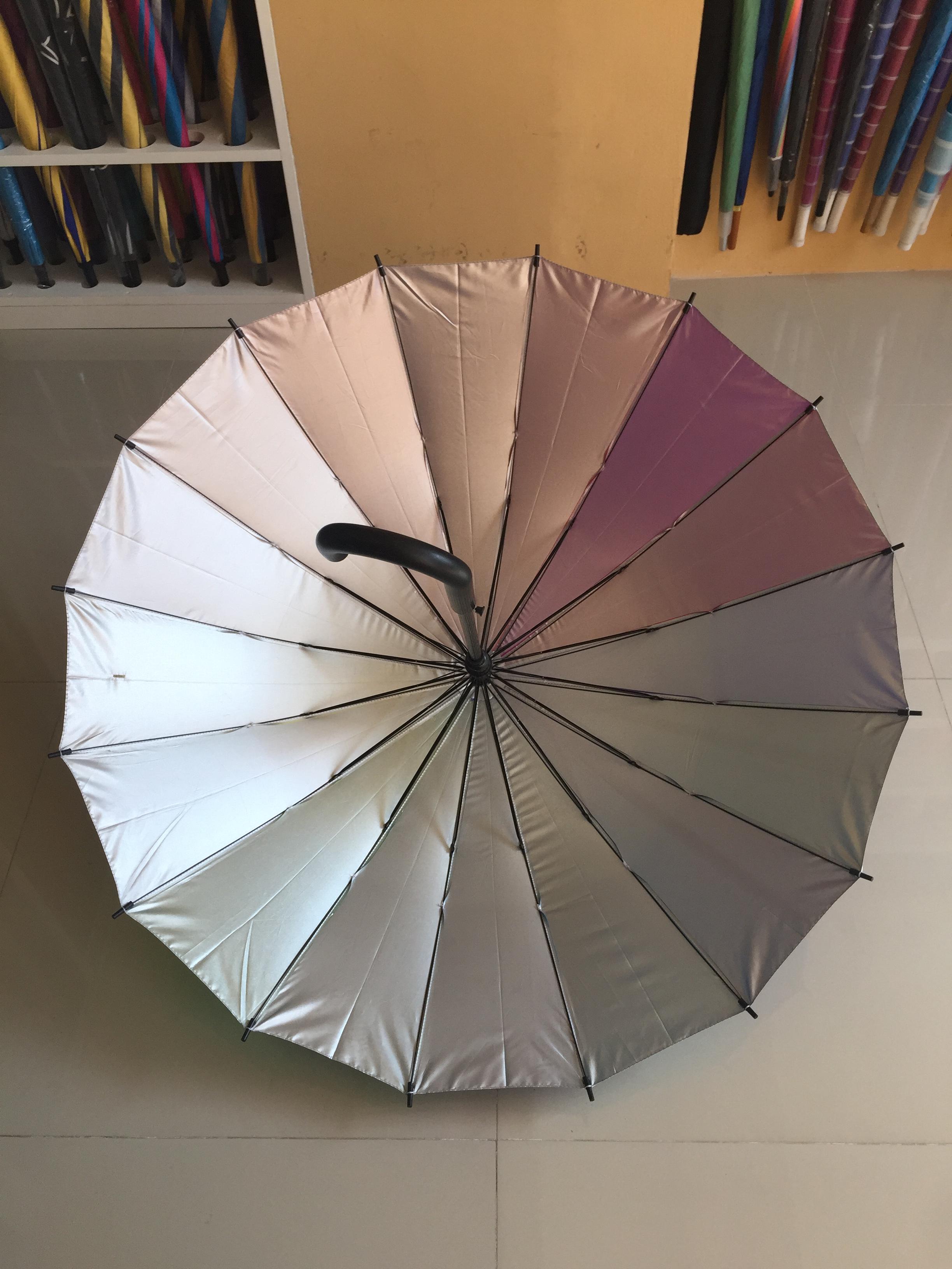 ร่มสีรุ้ง 22 นิ้ว 16 ก้าน ผ้าร่มเคลือบยูวี โครงโลหะ ออโต้เปิด ด้ามจับงอ ปลอกPVC