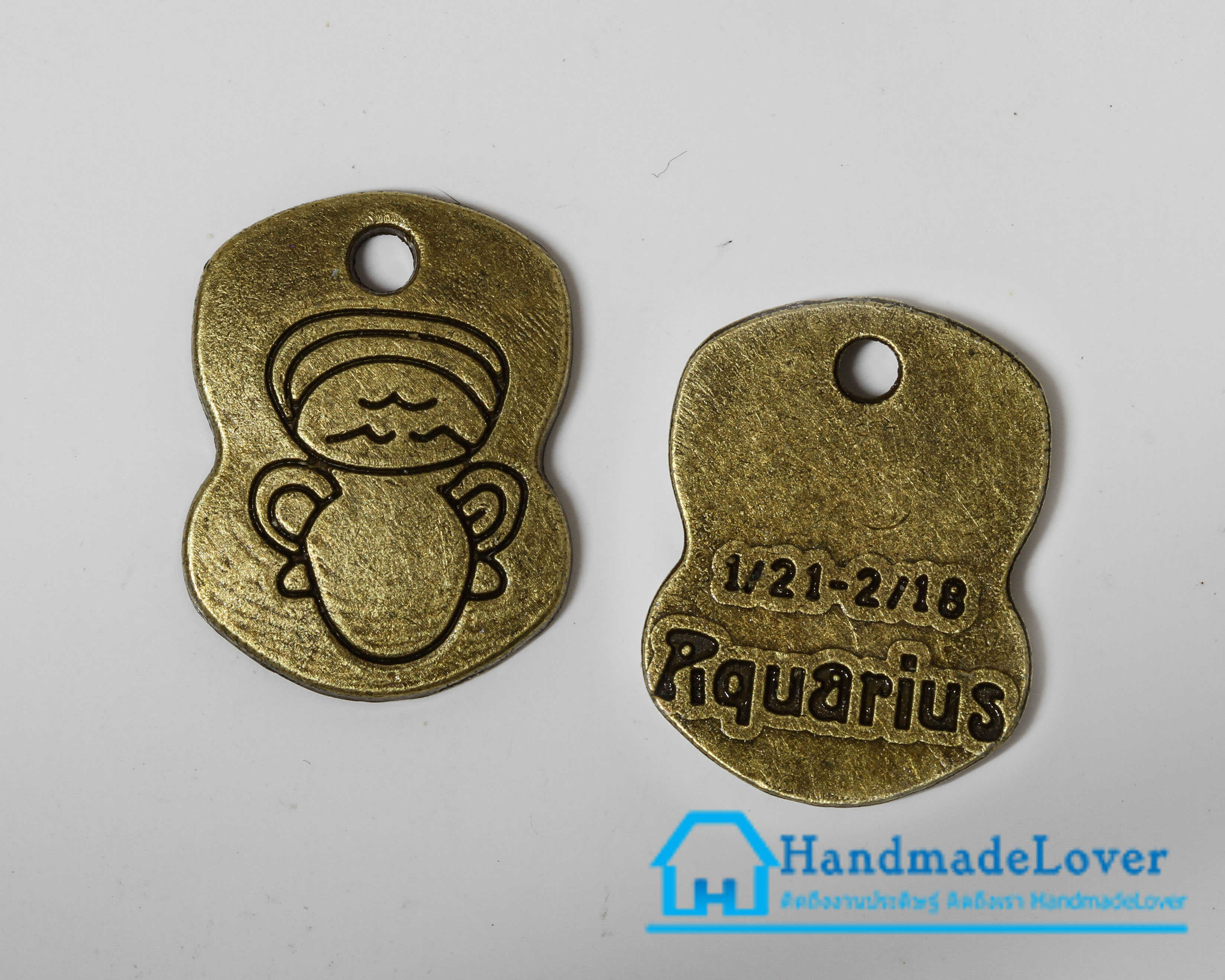 จี้โลหะ สีทองรมดำ รูป ราศีกุมภ์ (Aquarius Zodiac)
