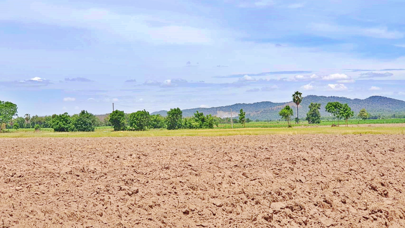 💰ขายแล้ว💰⚜ติดทรัพย์⚜ขายที่ดินแปลงสวย วิวภูเขา บรรยากาศดี อ.อู่ทอง จ.สุพรรณบุรี เนื้อที่ : 34 ไร่ ไร่ละ 2.3 แสน ที่สวยบรรยากาศดี วิวทิวทัศน์สวยงาม วิวภูเขา ใกล้แหล่งชุมชน