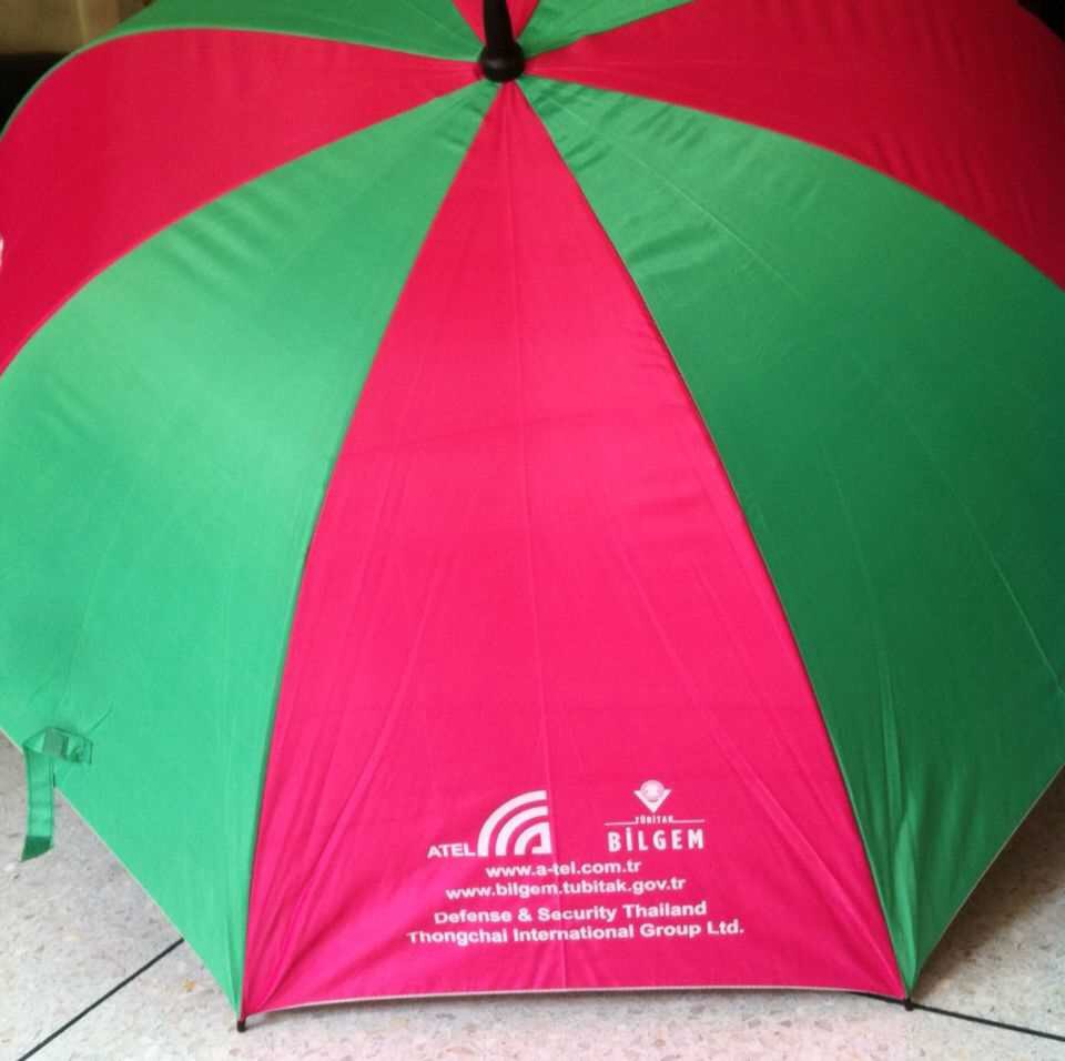 ร่มกอล์ฟ30นิ้ว ชั้นเดียว ผ้าร่มเคลือบยูวี สลับสี โครงโลหะ มือเปิด คละสี สกรีนโลโก้