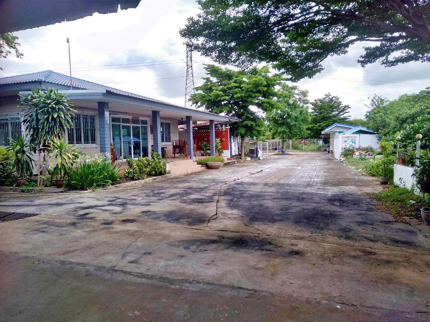 🍄ติดทรัพย์🍄ขายที่ดินทำเลดี ติดถนนบายพาส (204)เลี่ยงเมืองนครราชสีมา เนื้อที่ 5 ไร่ ไร่ละ 13.5 ล้าน พร้อมสิ่งปลูกสร้าง มีบ้านและเต็นท์รถ หน้ากว้างติดถนน 45 เมตร ลึกประมาณ 220 เมตร