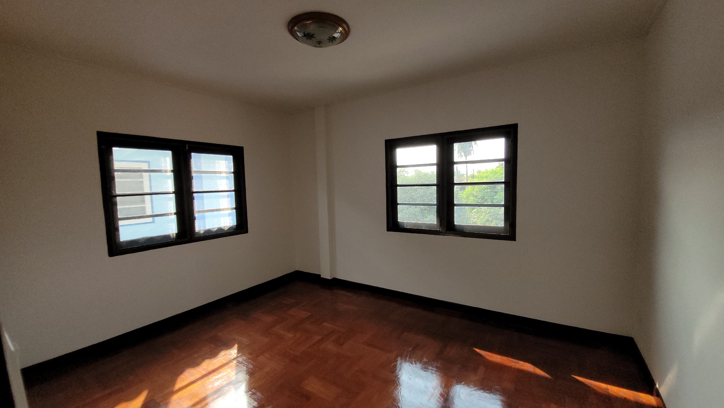 ขายแล้ว ขายบ้านเดี่ยวสุดคุ้มในสุพรรณบุรี ขนาด 57.5 ตร.วา รีโนเวทใหม่สไตล์อังกฤษ พร้อมเข้าอยู่ สะดวกทุกการเดินทาง ราคา 2.7 ล้าน!