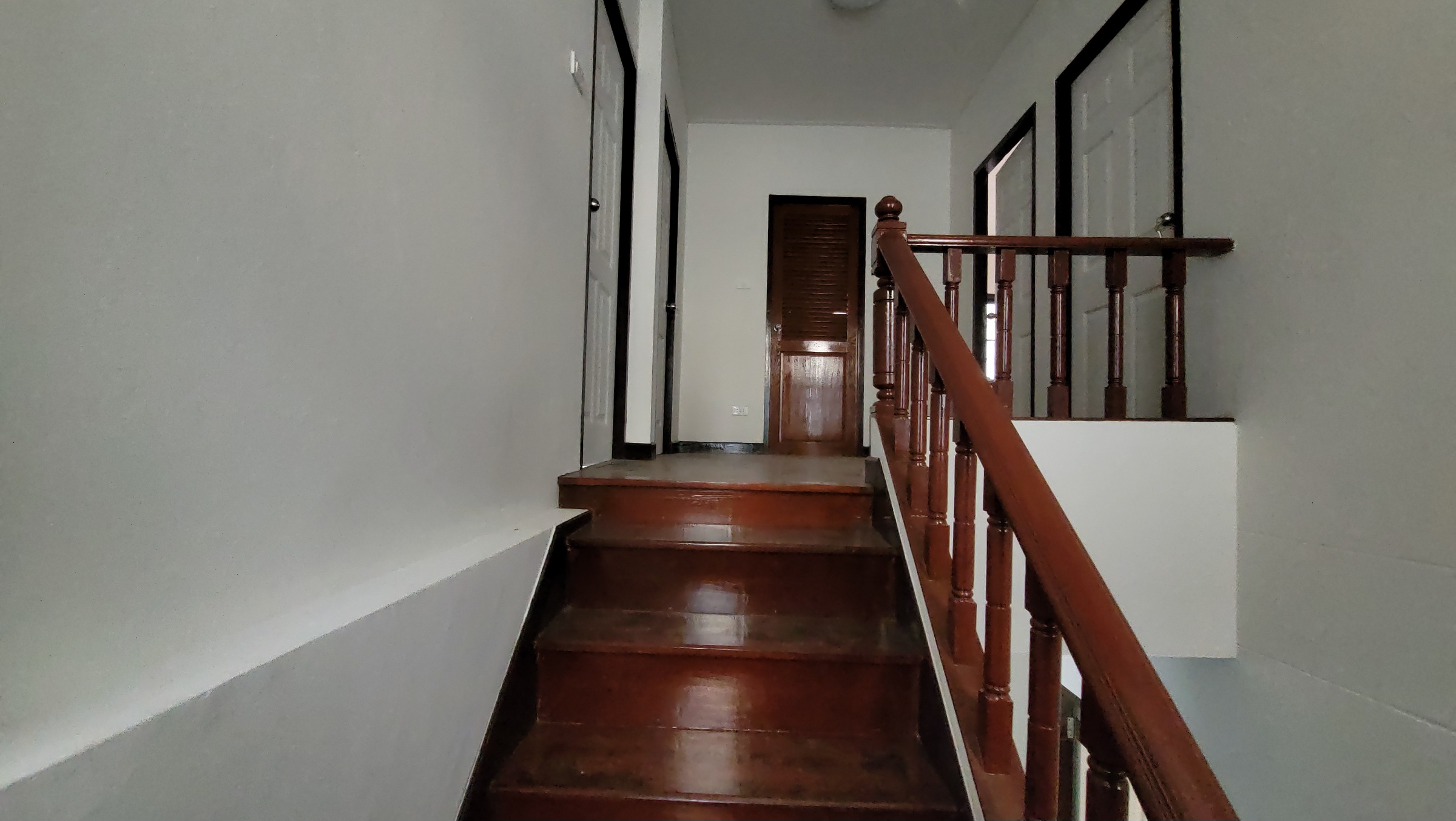 ขายแล้ว ขายบ้านเดี่ยวสุดคุ้มในสุพรรณบุรี ขนาด 57.5 ตร.วา รีโนเวทใหม่สไตล์อังกฤษ พร้อมเข้าอยู่ สะดวกทุกการเดินทาง ราคา 2.7 ล้าน!