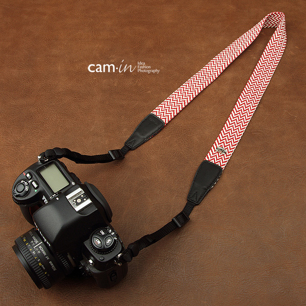สายคล้องกล้องเก๋ๆ สายกล้องคล้องคอ cam-in Red Alert