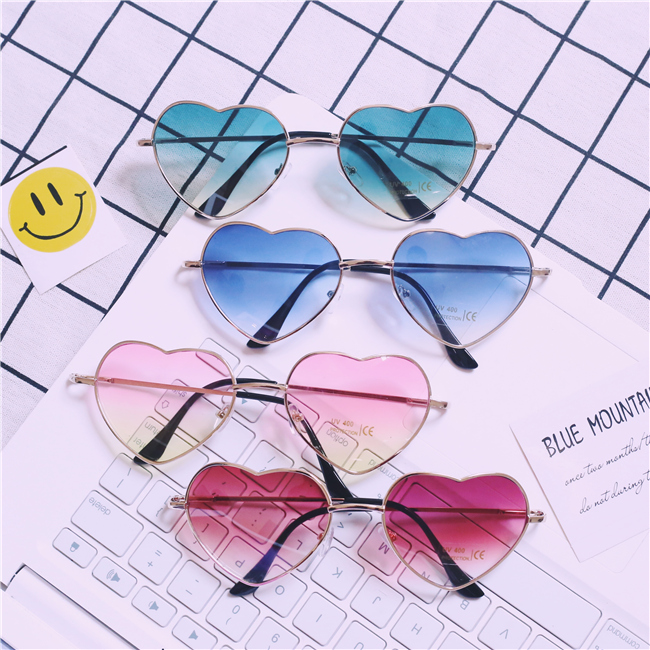 แว่นตา รูปหัวใจ ฮาราจูกุ (Harajuku) สีเขียวไล่โทนสี กรอบสีทอง (UV400)