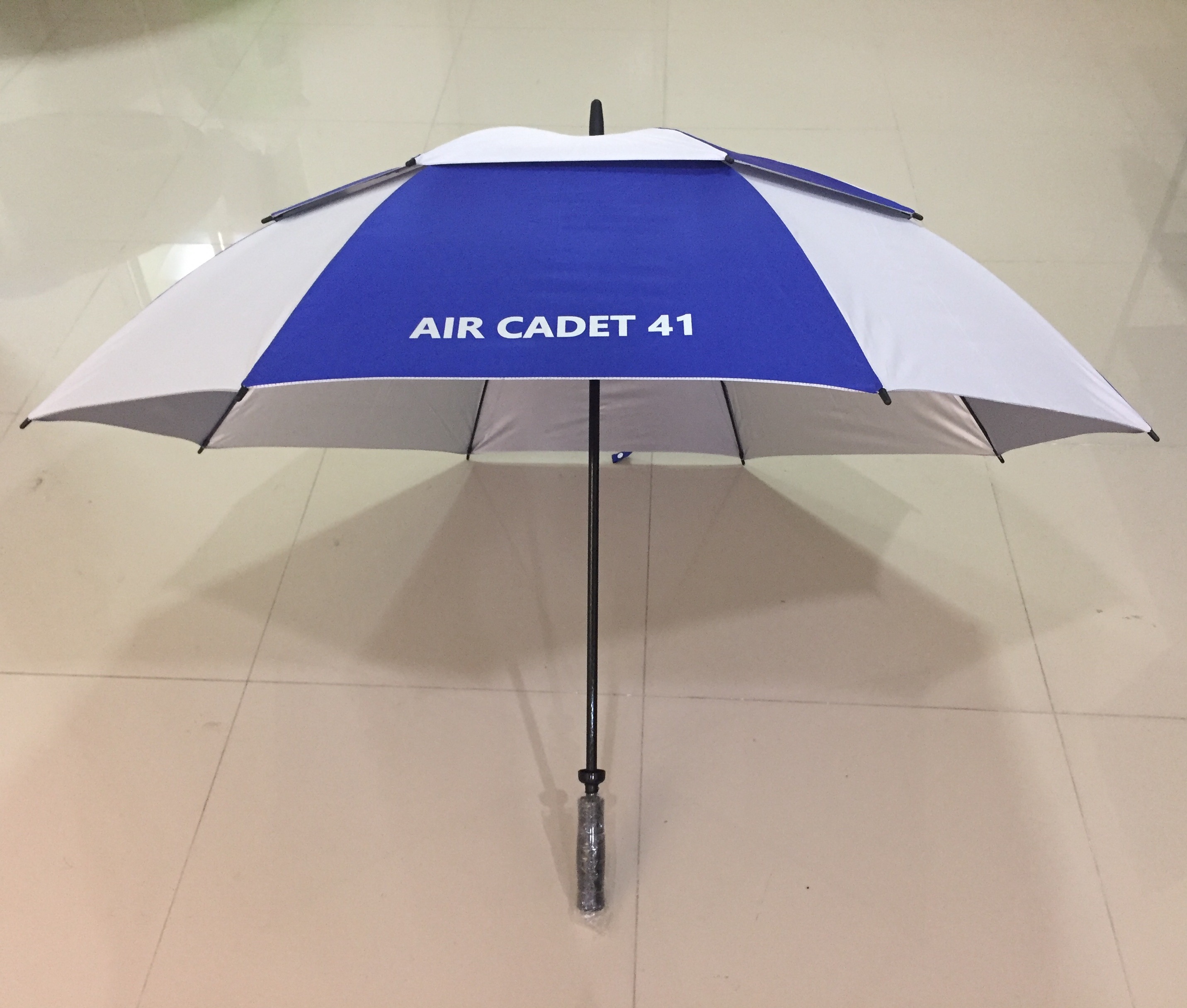 ร่มกอล์ฟ2ชั้น 32นิ้ว ผ้าร่มเคลือบยูวี สลับสี โครงไฟเบอร์ มือเปิด ด้ามจับโฟม ปลอกผ้า คละสี สกรีนโลโก้