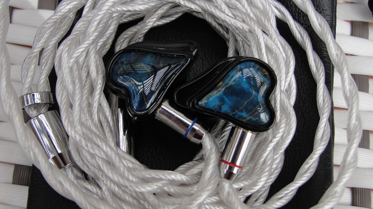 ขาย Geek WOLD GK10 หูฟัง 5 ไดรเวอร์ 2 Piezoelectric+1BA+2DD ประกันศูนย์ไทย